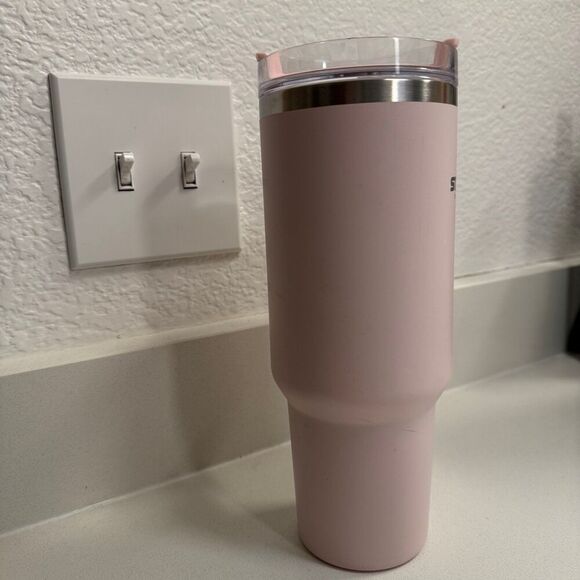Stanley 40 oz Pink - Picture 2 of 7